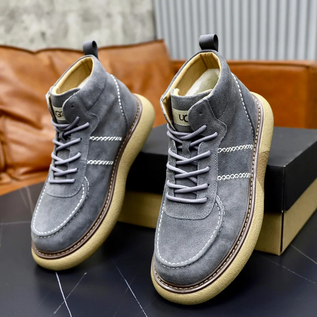Ex-factory price: 640💰Thick wool imported from Australia Brand: UGG genuine purchasing agent Size: 38-44 Grade: Official website 1:1 Material: First layer of genuine leather waterproof and antifreeze upper Real wool lining Original non-slip soft wear-resistant outsole Style category: Men's casual shoes Trendy style Comfortable on the feet Color: Official website color synchronization